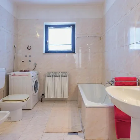 Apartment Cozy In With Wifi Pula