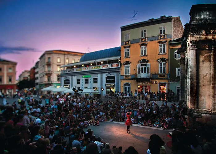 Cozy In With Wifi Apartment Pula