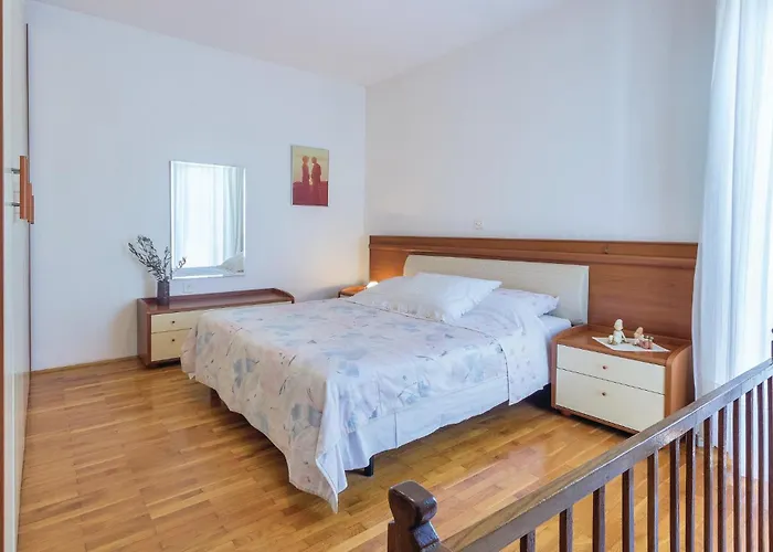 Cozy In With Wifi Apartment Pula